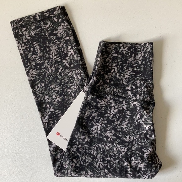 🔥 Lululemon Align 21” Blossom Black Size 4 or 6 - Picture 5 of 9